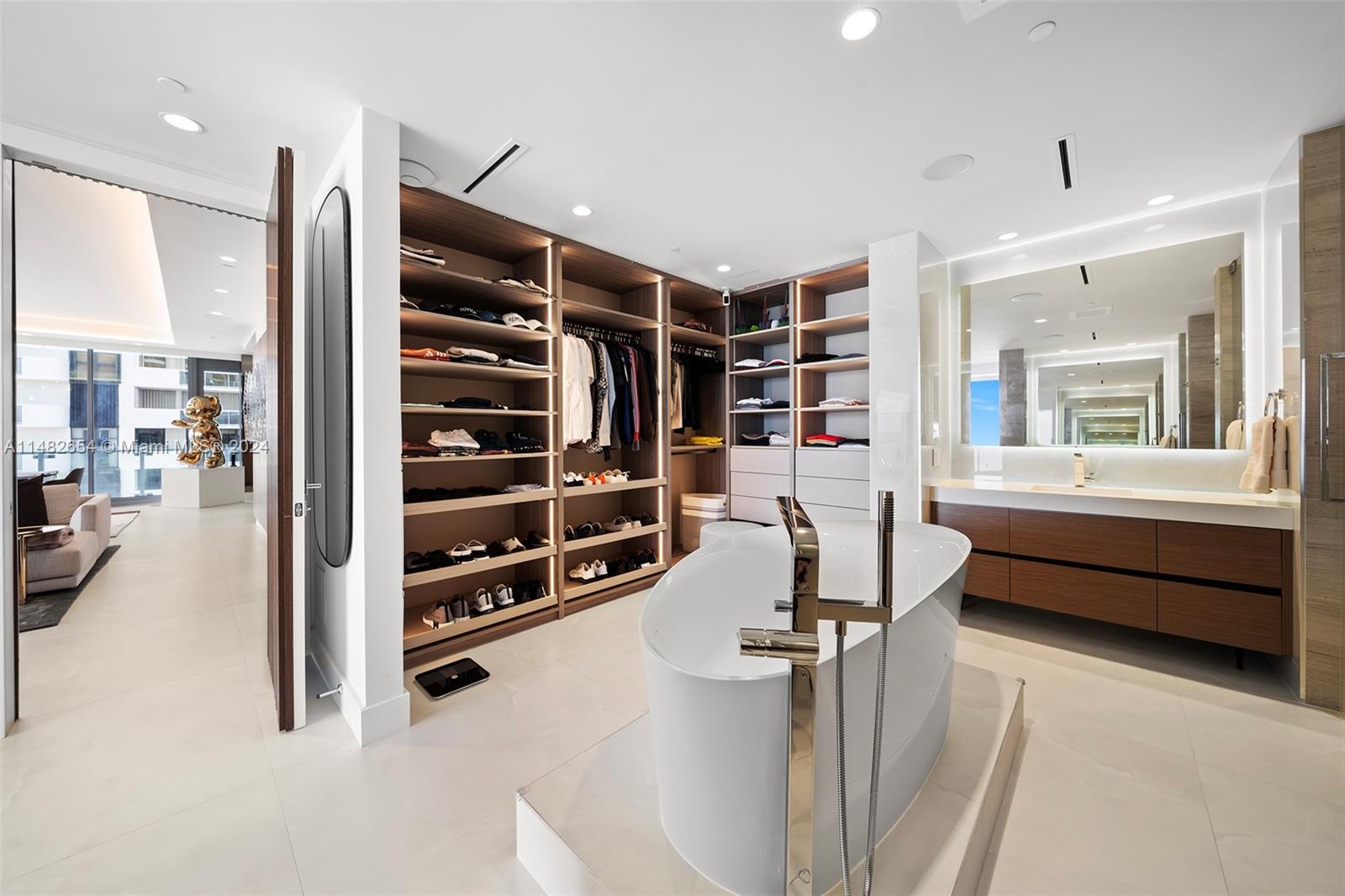 5775 Collins Ave, Miami Beach, FL, 33140 United States, 4 Bedrooms Bedrooms, ,5 BathroomsBathrooms,Residential,For Sale,Collins Ave,A11482654