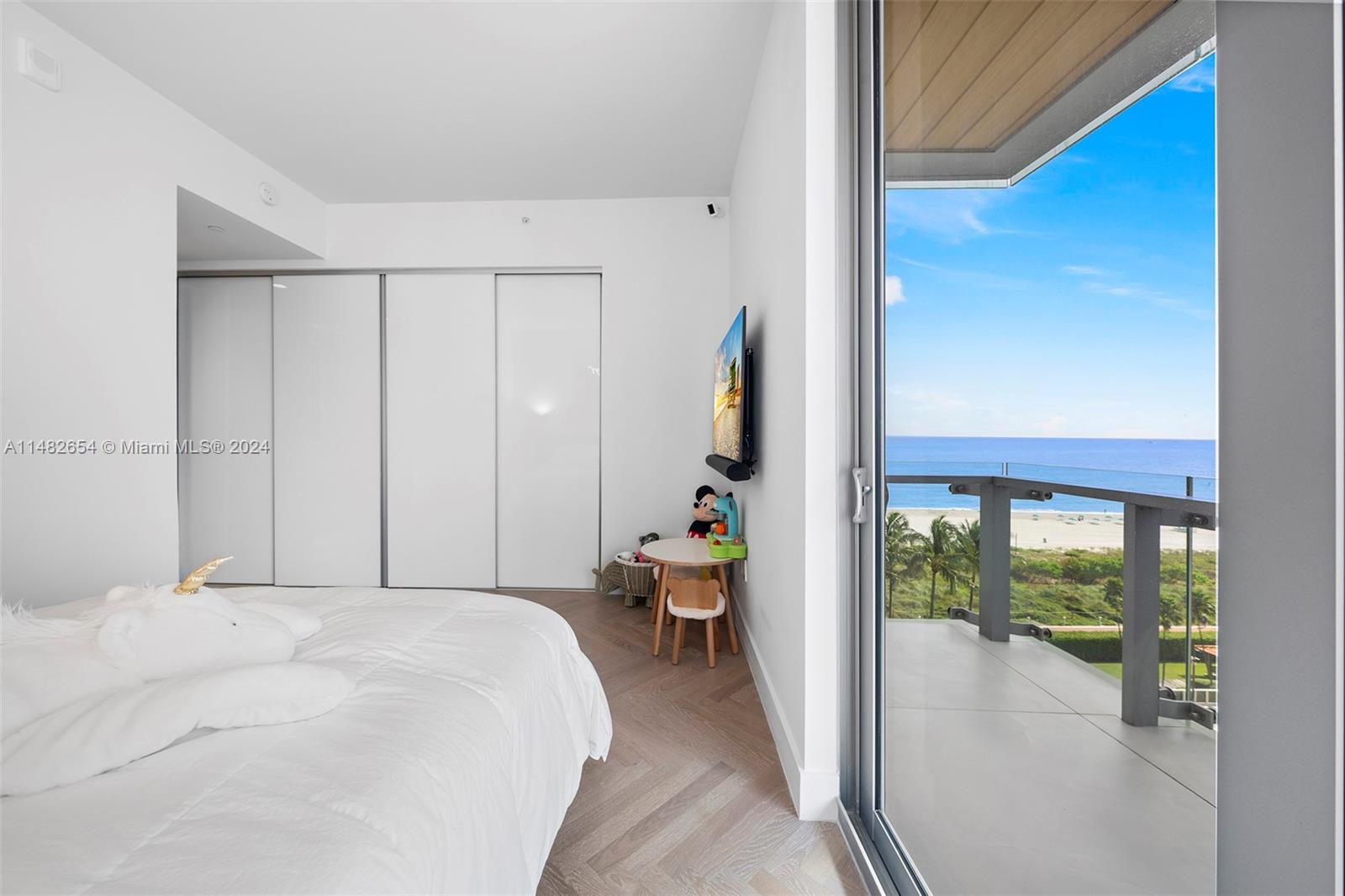 5775 Collins Ave, Miami Beach, FL, 33140 United States, 4 Bedrooms Bedrooms, ,5 BathroomsBathrooms,Residential,For Sale,Collins Ave,A11482654