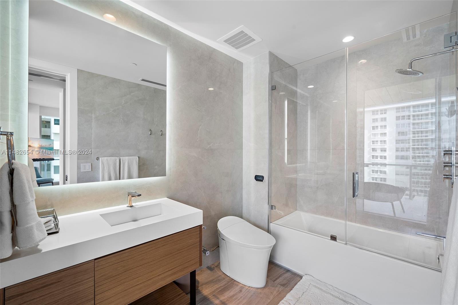 5775 Collins Ave, Miami Beach, FL, 33140 United States, 4 Bedrooms Bedrooms, ,5 BathroomsBathrooms,Residential,For Sale,Collins Ave,A11482654