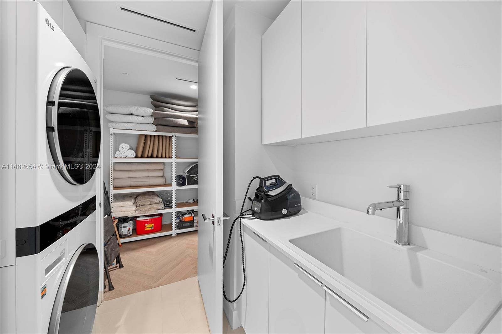 5775 Collins Ave, Miami Beach, FL, 33140 United States, 4 Bedrooms Bedrooms, ,5 BathroomsBathrooms,Residential,For Sale,Collins Ave,A11482654