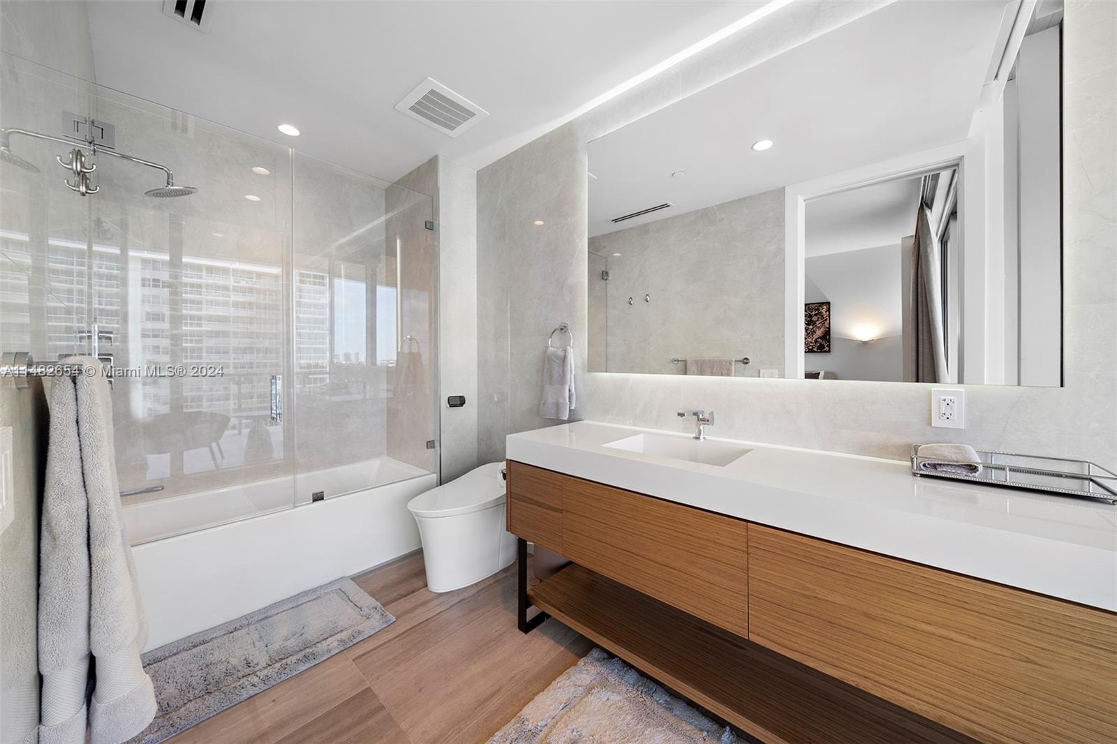 5775 Collins Ave, Miami Beach, FL, 33140 United States, 4 Bedrooms Bedrooms, ,5 BathroomsBathrooms,Residential,For Sale,Collins Ave,A11482654