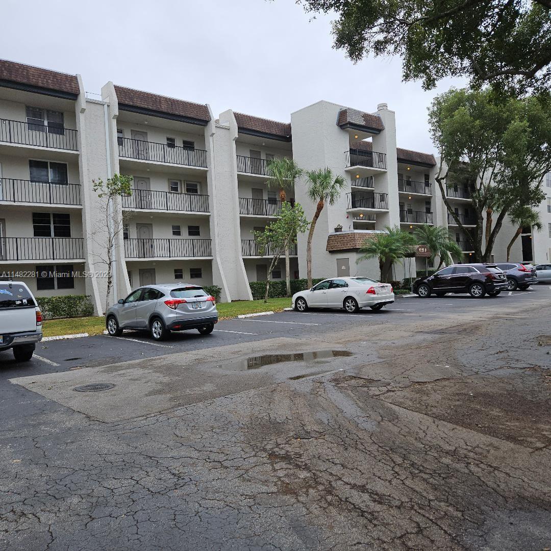 9235  Lagoon Pl #405 For Sale A11482281, FL