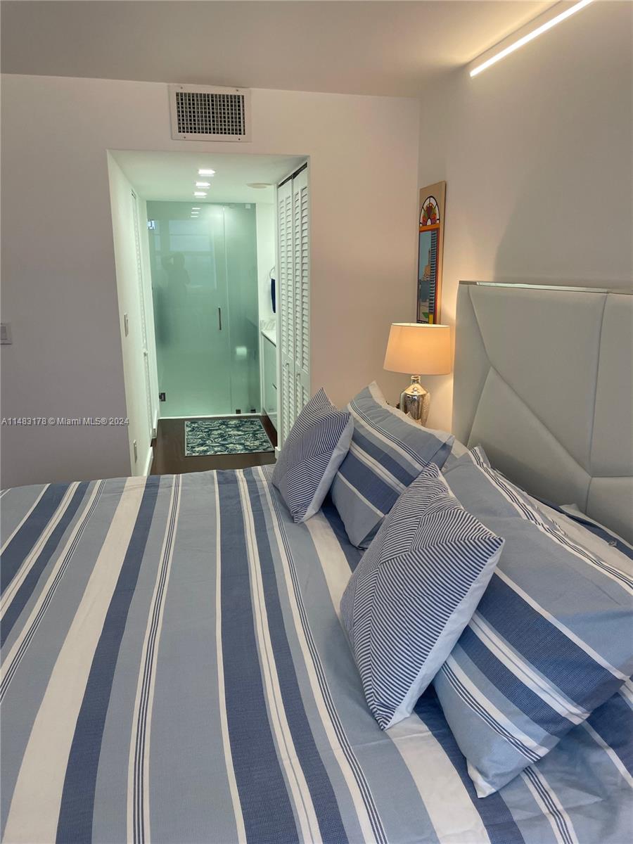 5701 Collins Ave 805, Miami Beach, Florida 33140, 1 Bedroom Bedrooms, ,2 BathroomsBathrooms,Residentiallease,For Rent,5701 Collins Ave 805,A11483178