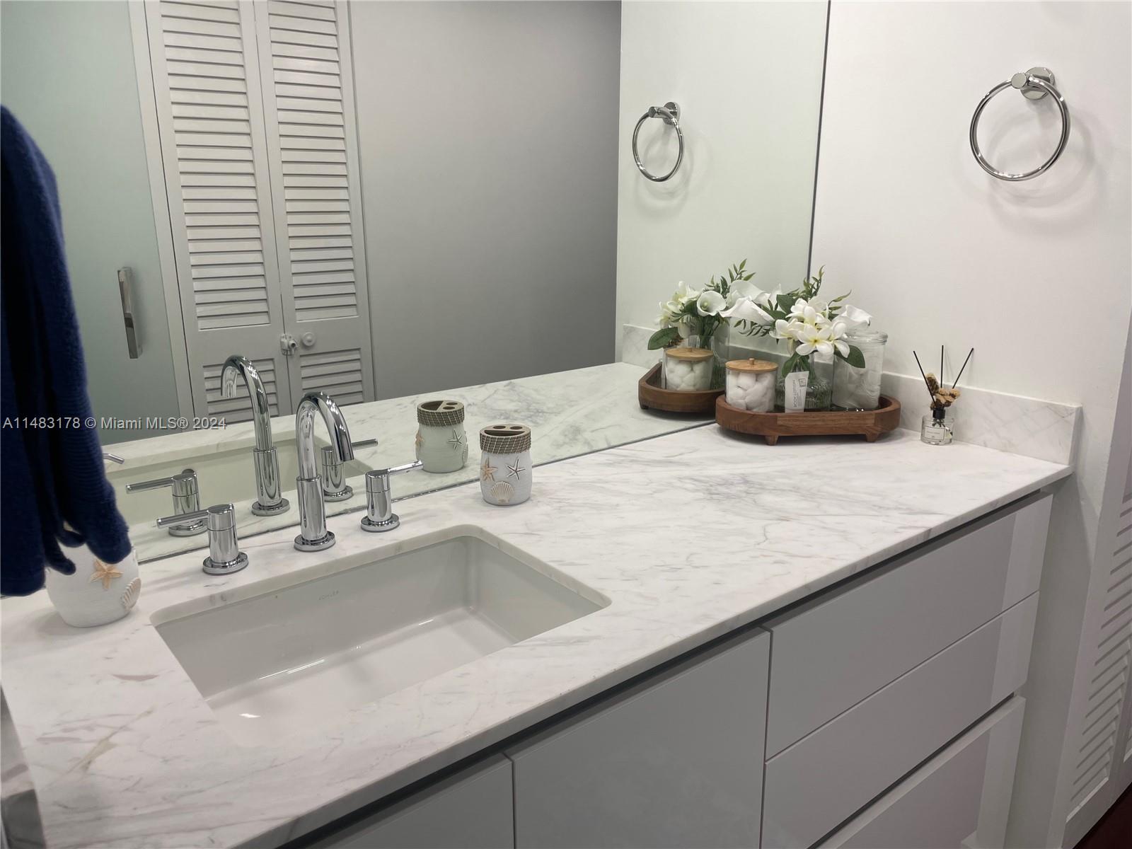 5701 Collins Ave 805, Miami Beach, Florida 33140, 1 Bedroom Bedrooms, ,2 BathroomsBathrooms,Residentiallease,For Rent,5701 Collins Ave 805,A11483178