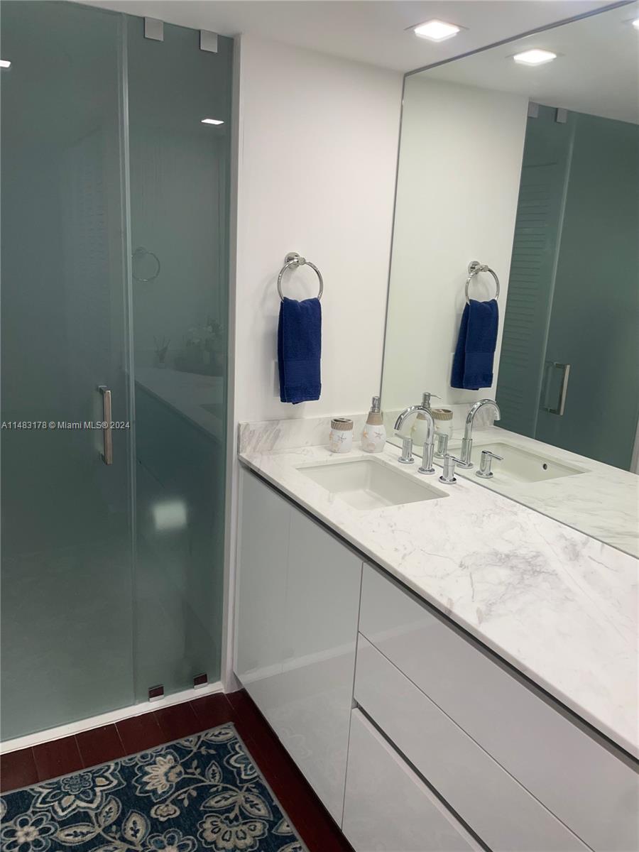 5701 Collins Ave 805, Miami Beach, Florida 33140, 1 Bedroom Bedrooms, ,2 BathroomsBathrooms,Residentiallease,For Rent,5701 Collins Ave 805,A11483178