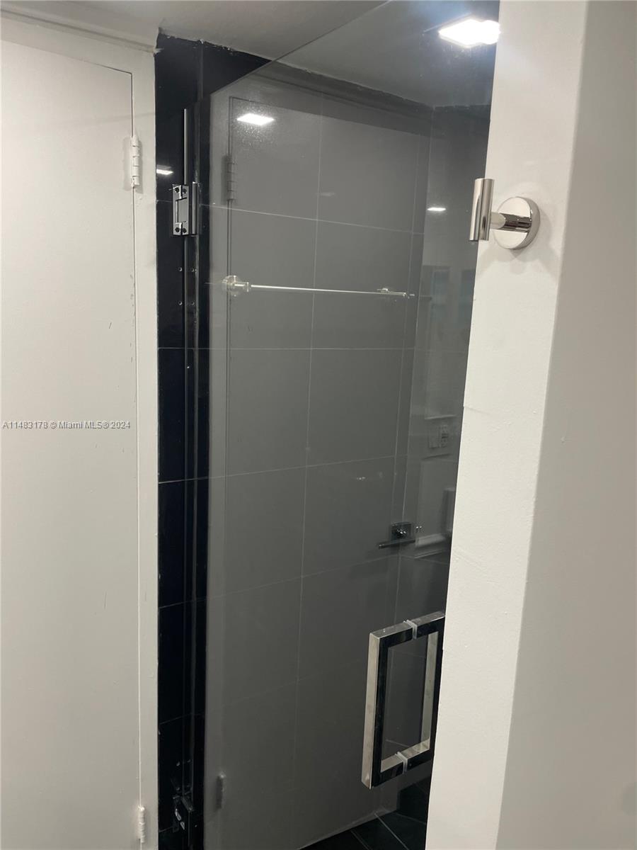 5701 Collins Ave 805, Miami Beach, Florida 33140, 1 Bedroom Bedrooms, ,2 BathroomsBathrooms,Residentiallease,For Rent,5701 Collins Ave 805,A11483178