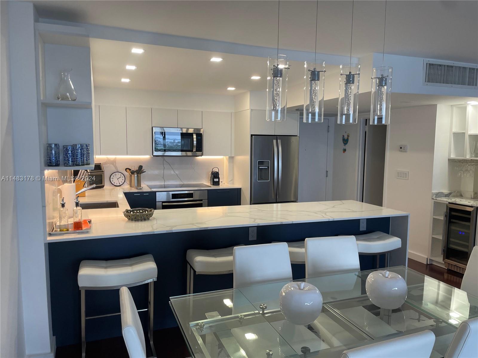 5701 Collins Ave 805, Miami Beach, Florida 33140, 1 Bedroom Bedrooms, ,2 BathroomsBathrooms,Residentiallease,For Rent,5701 Collins Ave 805,A11483178