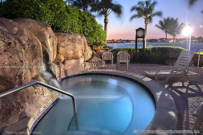 Jacuzzi in Island Club