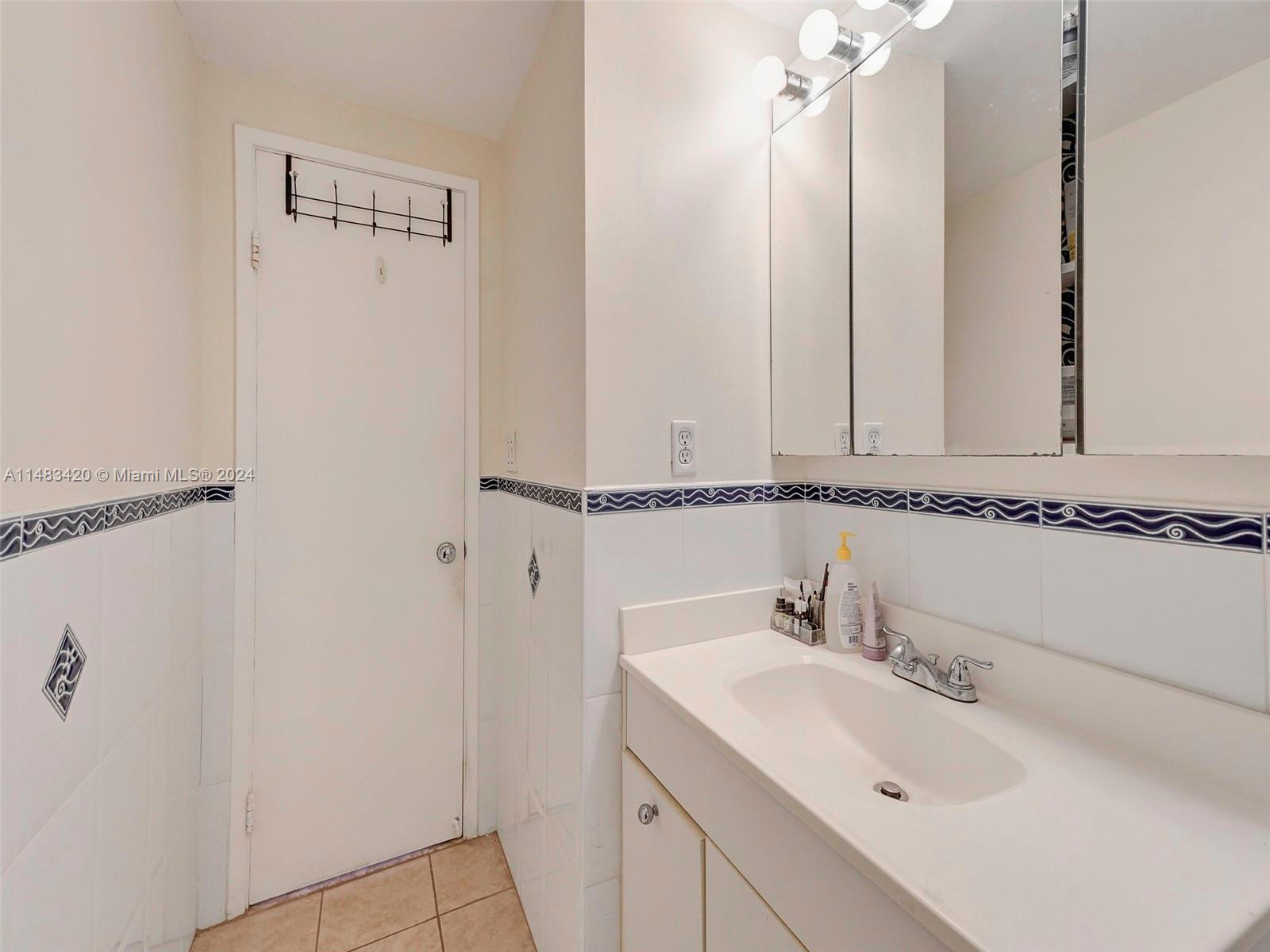 400 Kings Point Dr, Sunny Isles Beach, FL, 33160 United States, 2 Bedrooms Bedrooms, ,2 BathroomsBathrooms,Residential,For Sale,Kings Point Dr,A11483420