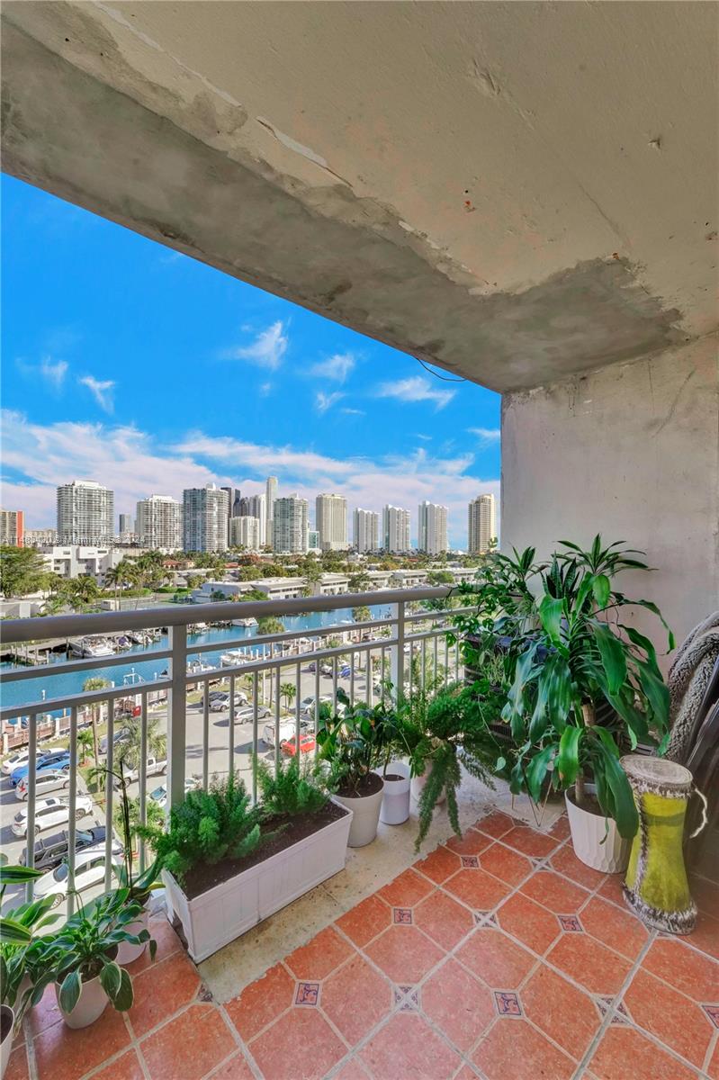 400 Kings Point Dr, Sunny Isles Beach, FL, 33160 United States, 2 Bedrooms Bedrooms, ,2 BathroomsBathrooms,Residential,For Sale,Kings Point Dr,A11483420