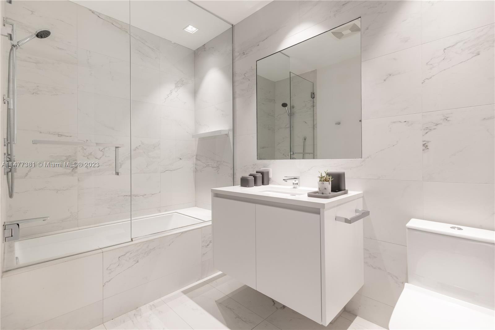 Bathroom Suite 2