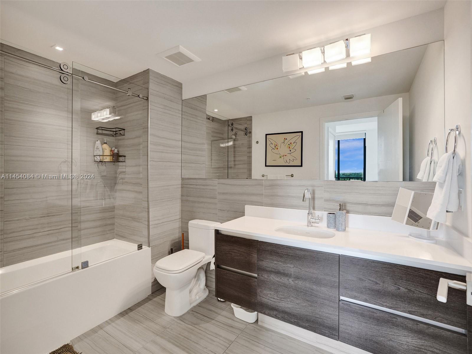 Ensuite 1- Bedroom 1