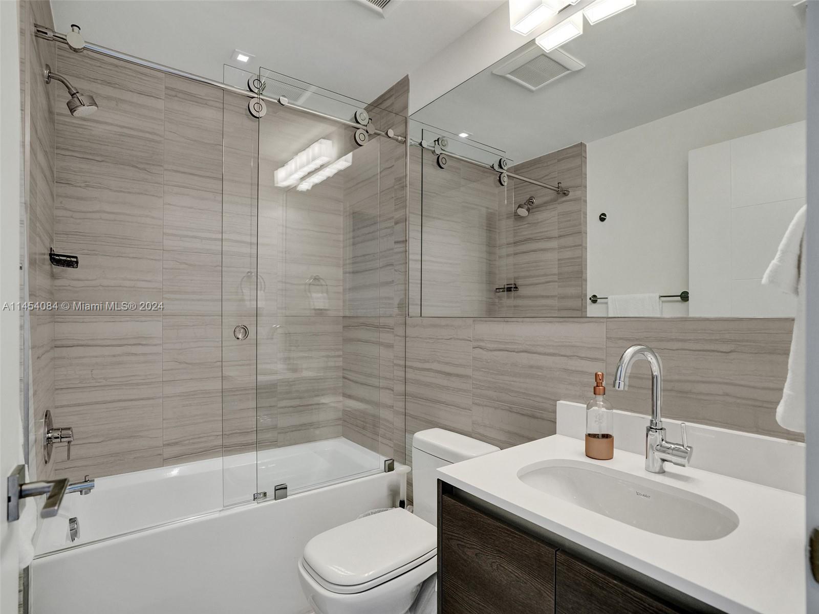 Ensuite 4- bedroom 4