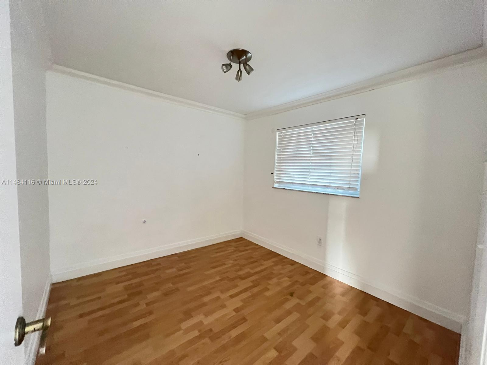 7900 Tatum Waterway Dr 304, Miami Beach, Florida 33141, 2 Bedrooms Bedrooms, ,1 BathroomBathrooms,Residential,For Sale,7900 Tatum Waterway Dr 304,A11484116