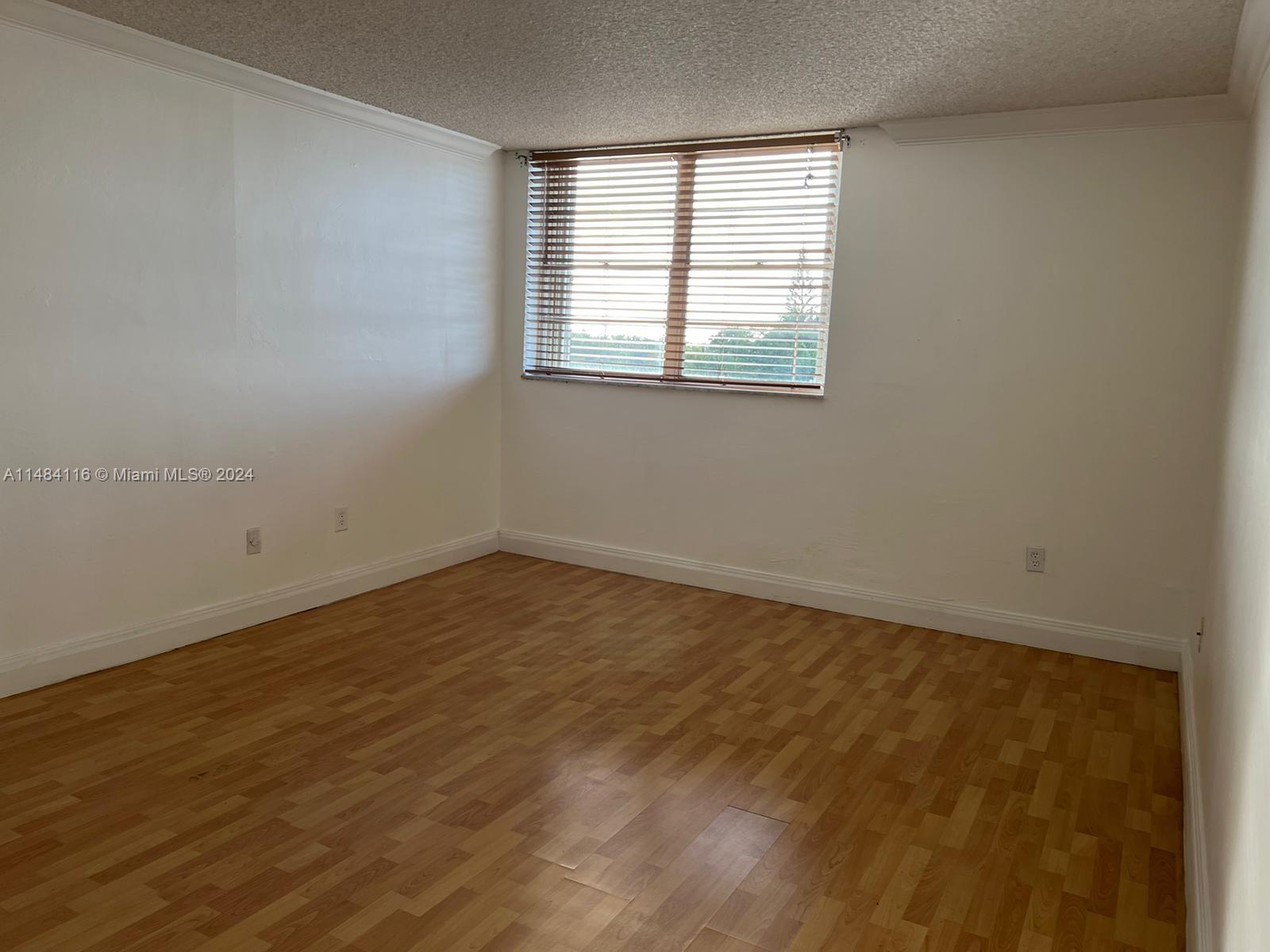 7900 Tatum Waterway Dr 304, Miami Beach, Florida 33141, 2 Bedrooms Bedrooms, ,1 BathroomBathrooms,Residential,For Sale,7900 Tatum Waterway Dr 304,A11484116