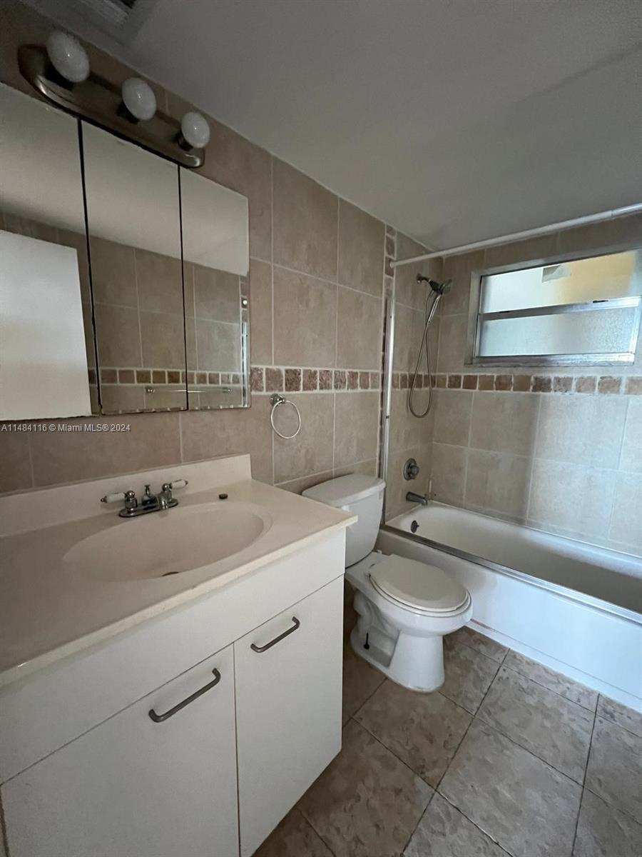 7900 Tatum Waterway Dr 304, Miami Beach, Florida 33141, 2 Bedrooms Bedrooms, ,1 BathroomBathrooms,Residential,For Sale,7900 Tatum Waterway Dr 304,A11484116