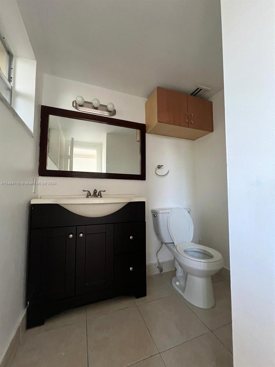 7900 Tatum Waterway Dr 304, Miami Beach, Florida 33141, 2 Bedrooms Bedrooms, ,1 BathroomBathrooms,Residential,For Sale,7900 Tatum Waterway Dr 304,A11484116