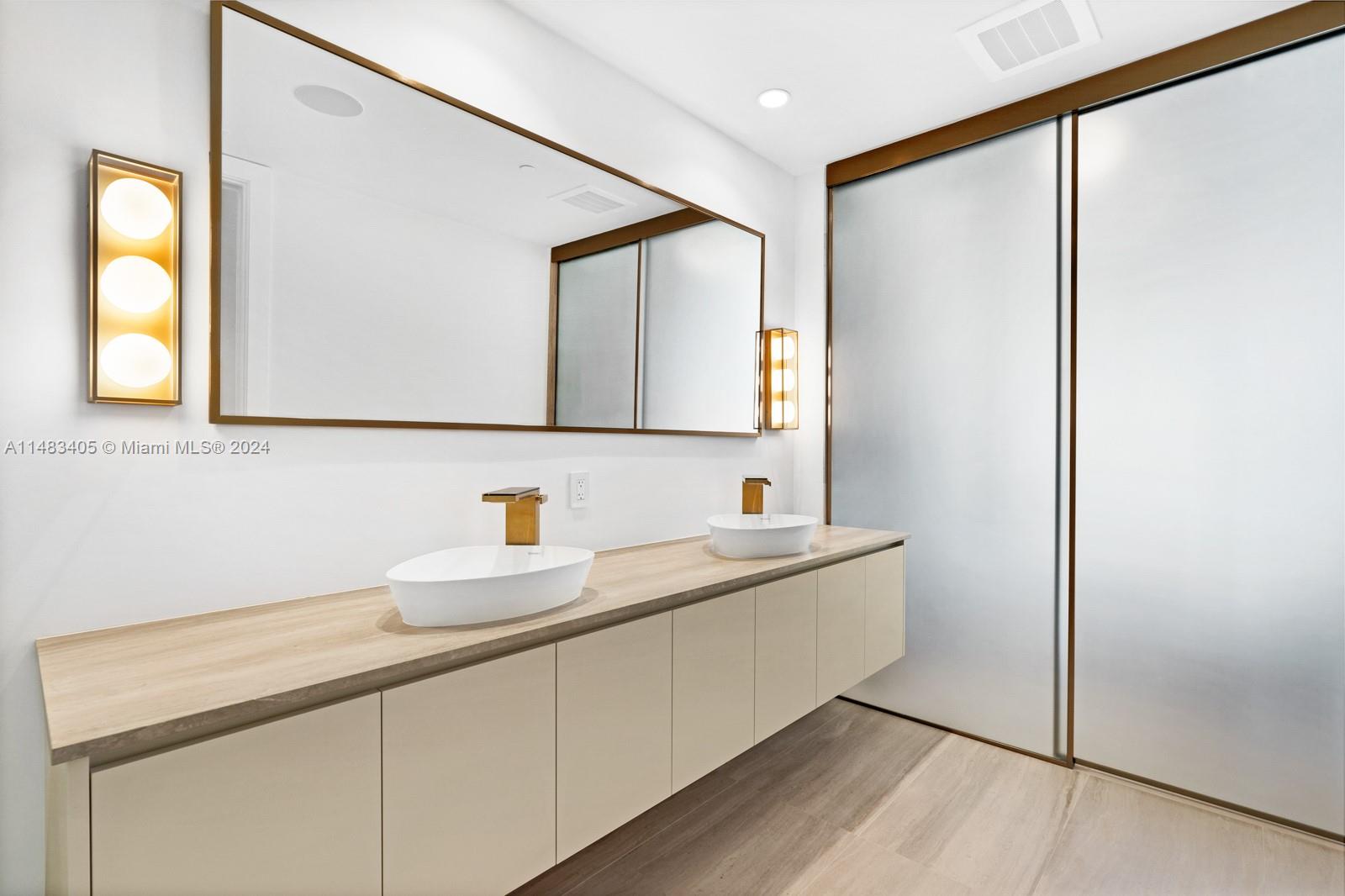 5775 Collins Ave, Miami Beach, FL, 33140 United States, 4 Bedrooms Bedrooms, ,5 BathroomsBathrooms,Residential,For Sale,Collins Ave,A11483405