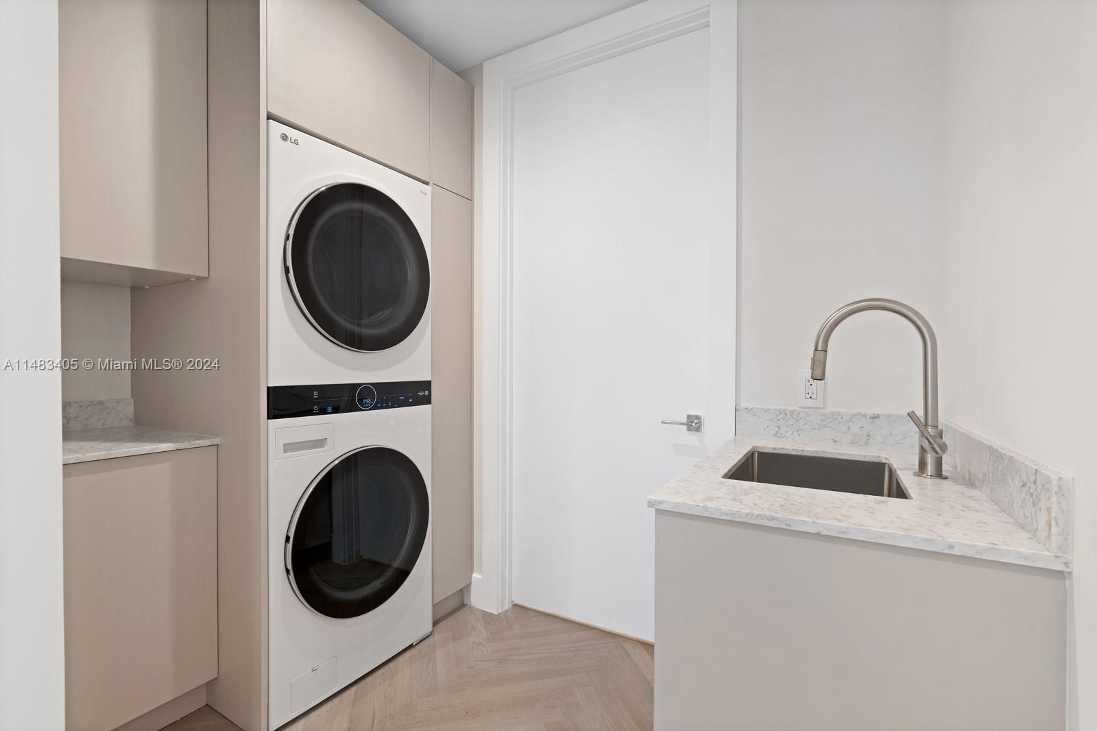 5775 Collins Ave, Miami Beach, FL, 33140 United States, 4 Bedrooms Bedrooms, ,5 BathroomsBathrooms,Residential,For Sale,Collins Ave,A11483405