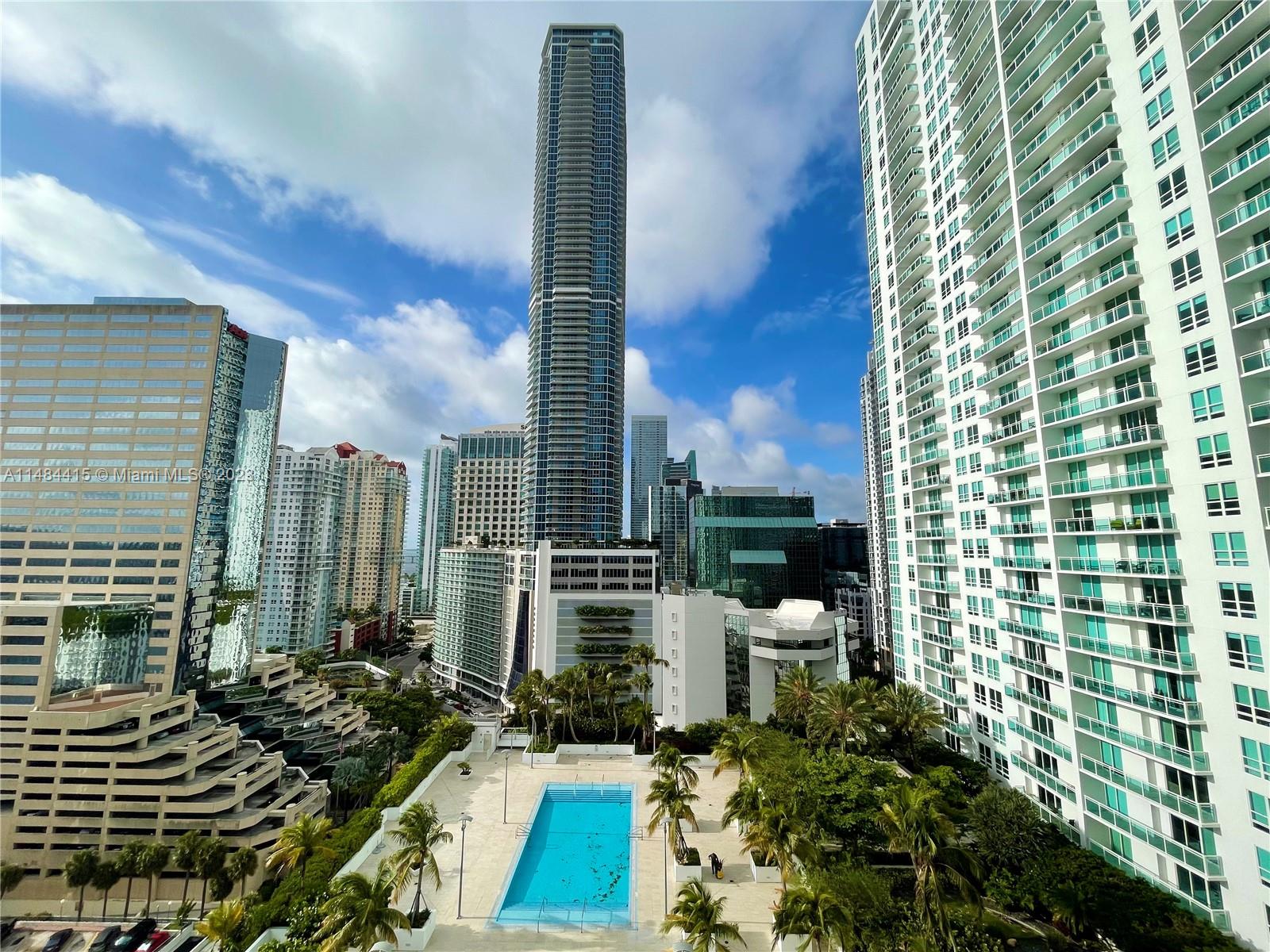 Rarely available Line 07- 2 Bedroom, 2 Bathroom with split floor plan, spacious living room and expanded balcony at the Plaza in the heart of Brickell. Stainless steel appliances with tile flooring throughout. Master Bedroom includes walk in closets and his/her sinks with shower and bath tub. Washer/Dryer in unit. 1 assigned parking space included. Amenities:24-hours security and concierge, 24-hour valet parking, state-of-the-art fitness center in each tower, 2 infinity-edge heated pools, steam room, theater room, business center, party room, pool table & lounge. Walking distance to all restaurants, grocery store, Brickell City Center mall and Mary Brickell Village. 1 year lease only.