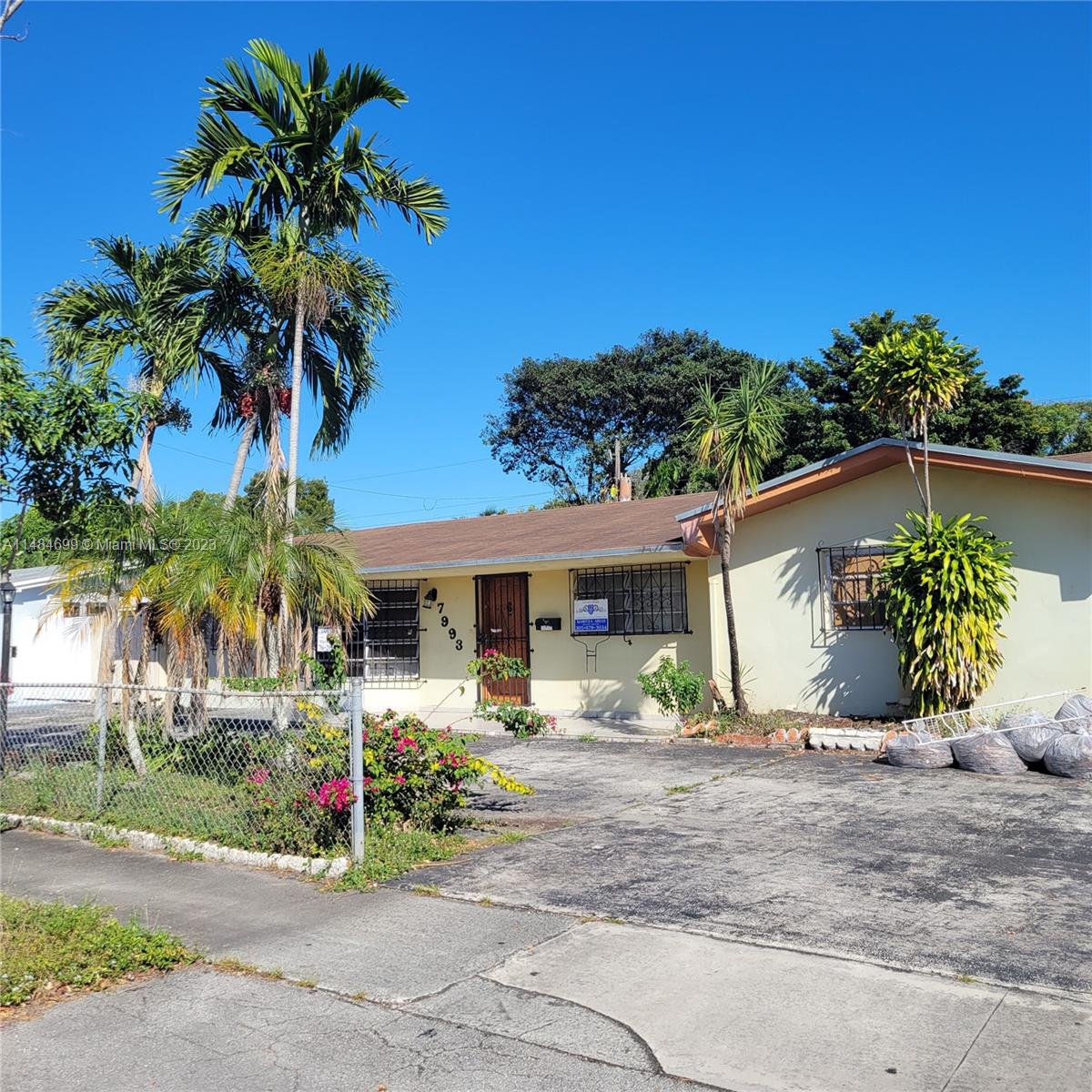 7993 W 18th Ln  For Sale A11484699, FL