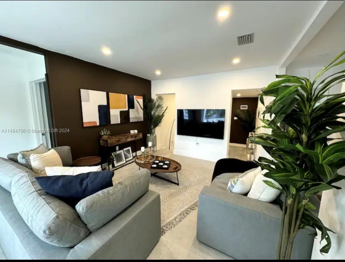 11 NW 45th St, Miami, Florida 33127, 3 Bedrooms Bedrooms, ,2 BathroomsBathrooms,Residentiallease,For Rent,11 NW 45th St,A11484798