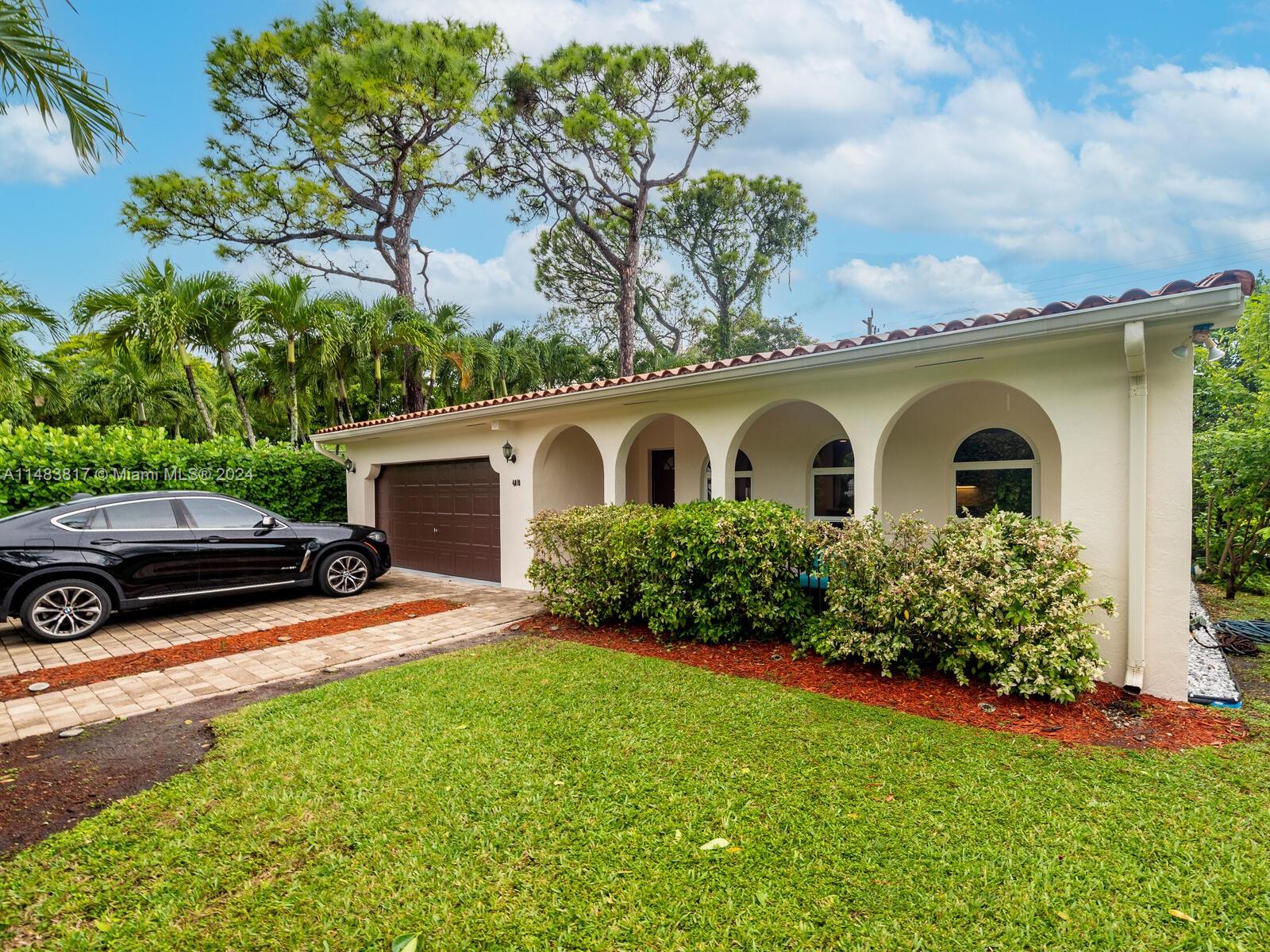 4010 Riviera Dr, Coral Gables, Florida 33146, 3 Bedrooms Bedrooms, ,2 BathroomsBathrooms,Residentiallease,For Rent,4010 Riviera Dr,A11483817