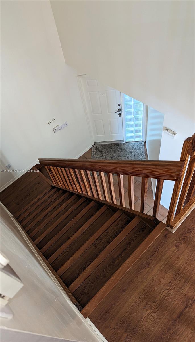 View to Downstairs Front Entranceway