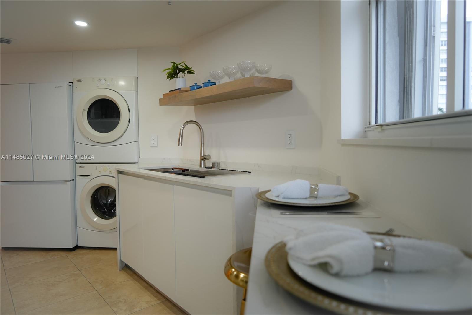 5880 Collins Ave 301, Miami Beach, Florida 33140, 2 Bedrooms Bedrooms, ,2 BathroomsBathrooms,Residential,For Sale,5880 Collins Ave 301,A11485027