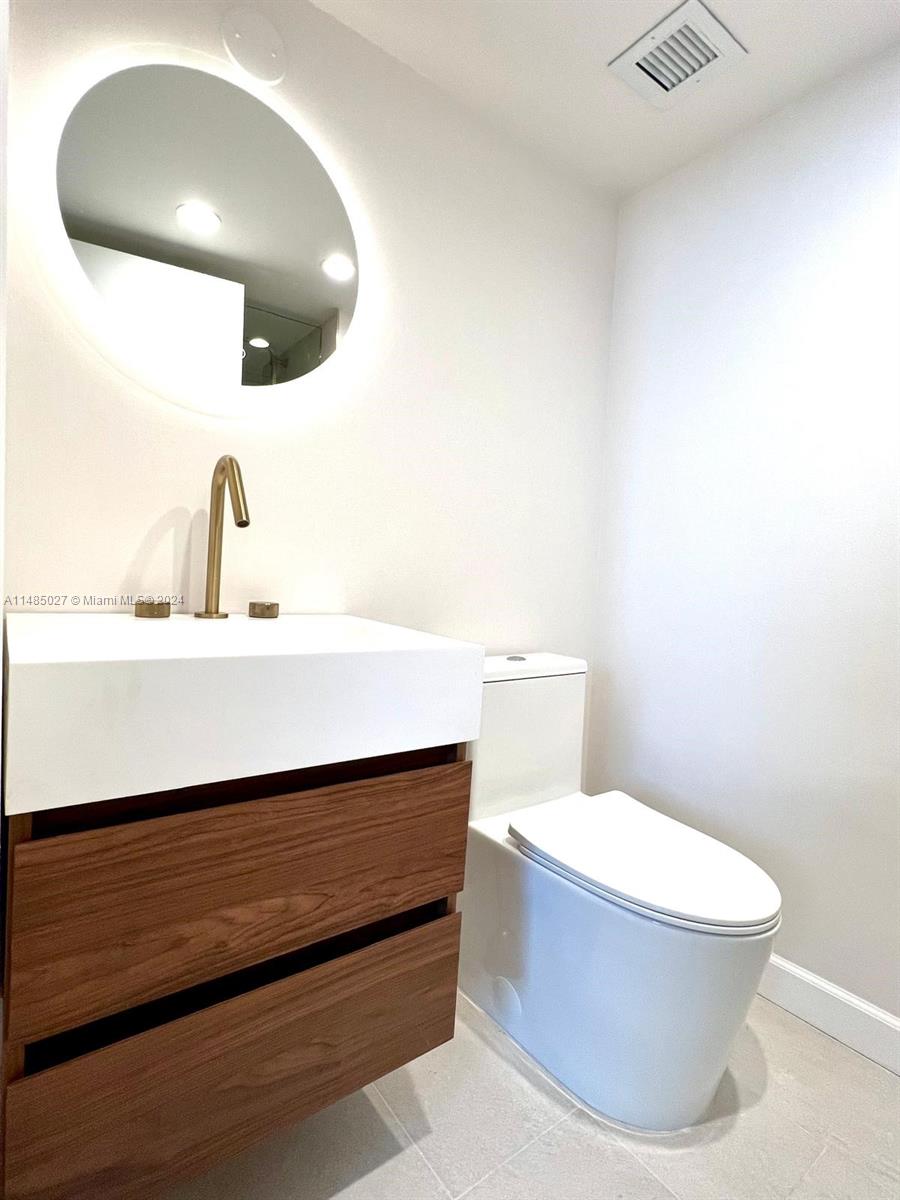 5880 Collins Ave 301, Miami Beach, Florida 33140, 2 Bedrooms Bedrooms, ,2 BathroomsBathrooms,Residential,For Sale,5880 Collins Ave 301,A11485027