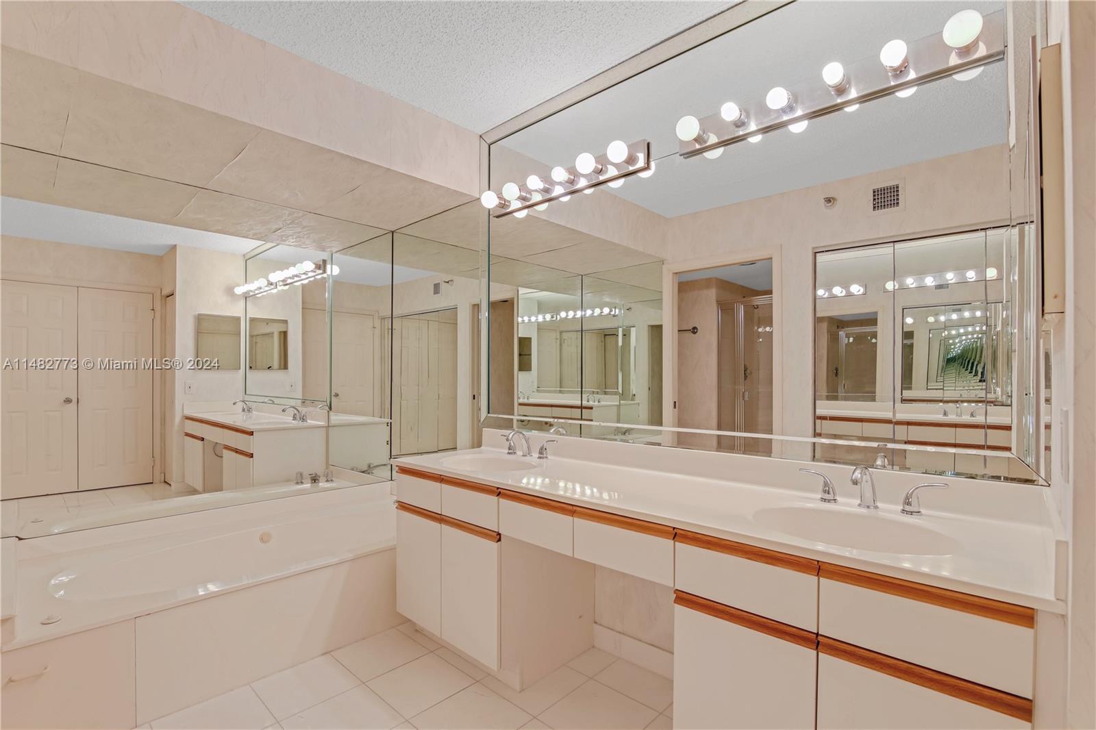 3530 Mystic Pointe Dr # 914
AVENTURA