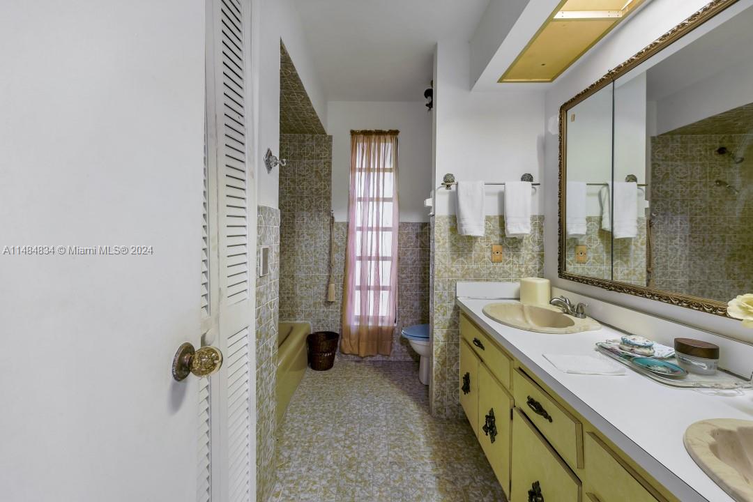 3660 N 55th Ave, Hollywood, Florida 33021, 5 Bedrooms Bedrooms, ,4 BathroomsBathrooms,Residential,For Sale,3660 N 55th Ave,A11484834