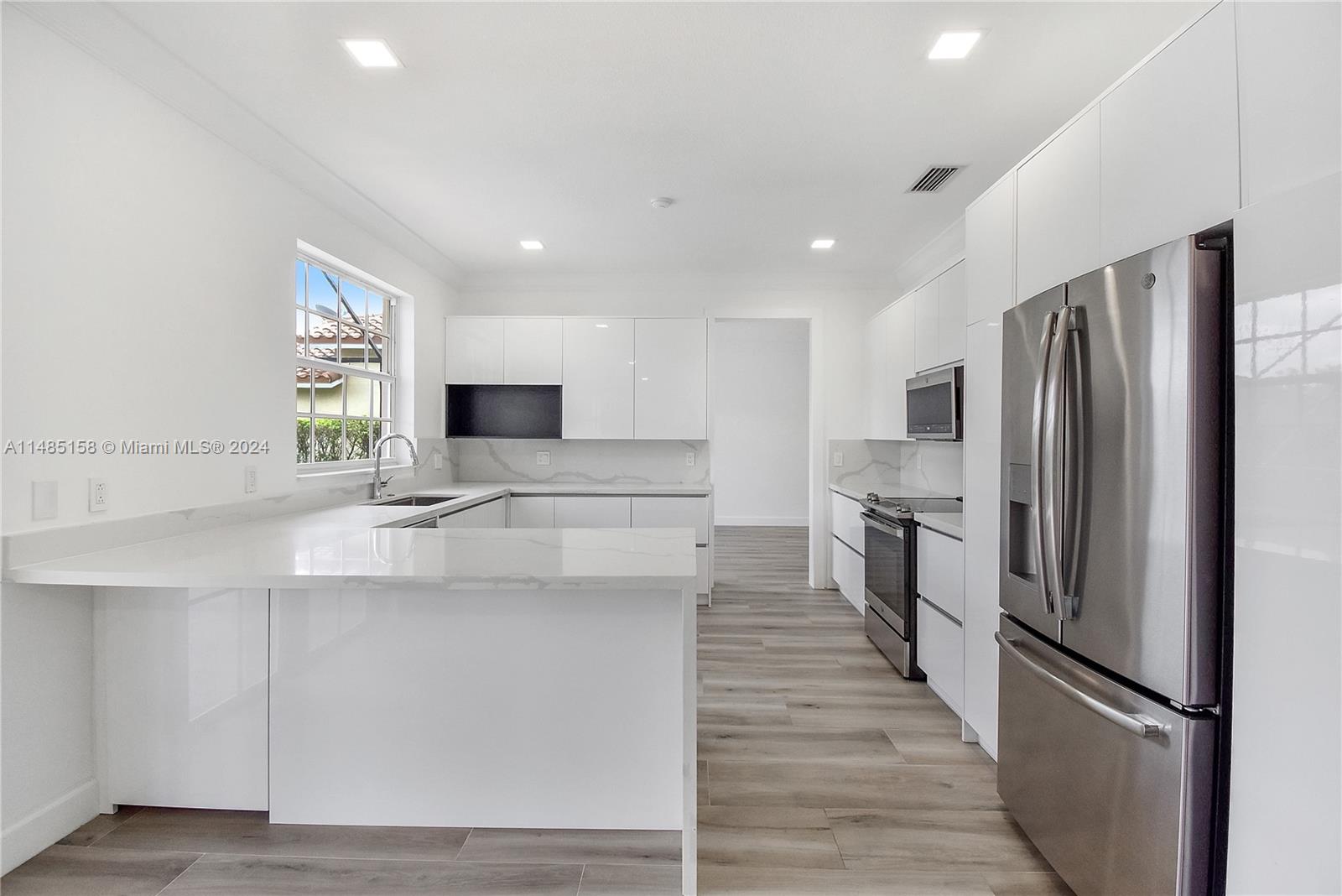 217 Landings Blvd, Weston, Florida 33327, 5 Bedrooms Bedrooms, ,3 BathroomsBathrooms,Residential,For Sale,217 Landings Blvd,A11485158
