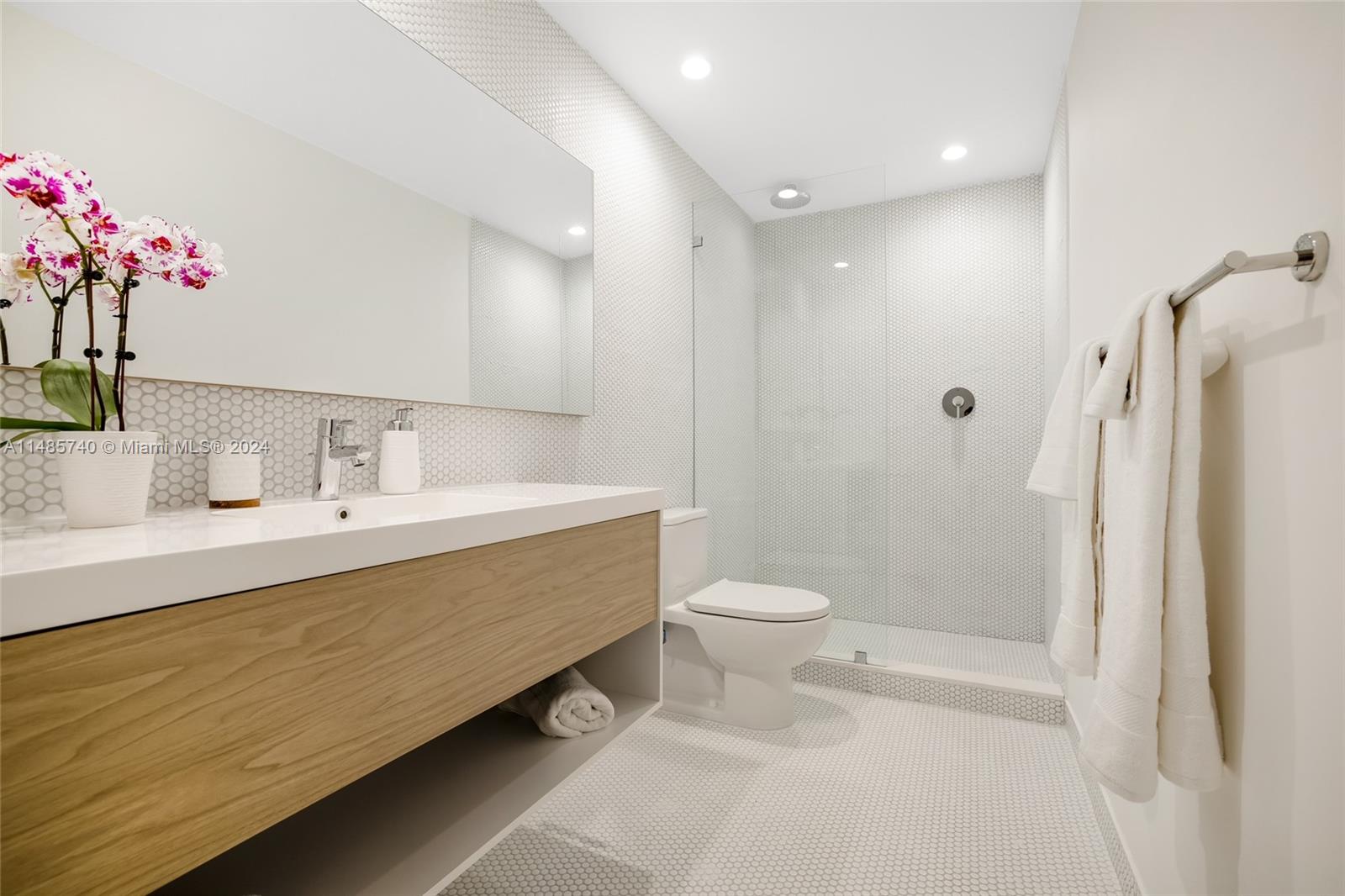 9881 E Bay Harbor Dr 304, Bay Harbor Islands, Florida 33154, 1 Bedroom Bedrooms, ,1 BathroomBathrooms,Residentiallease,For Rent,9881 E Bay Harbor Dr 304,A11485740