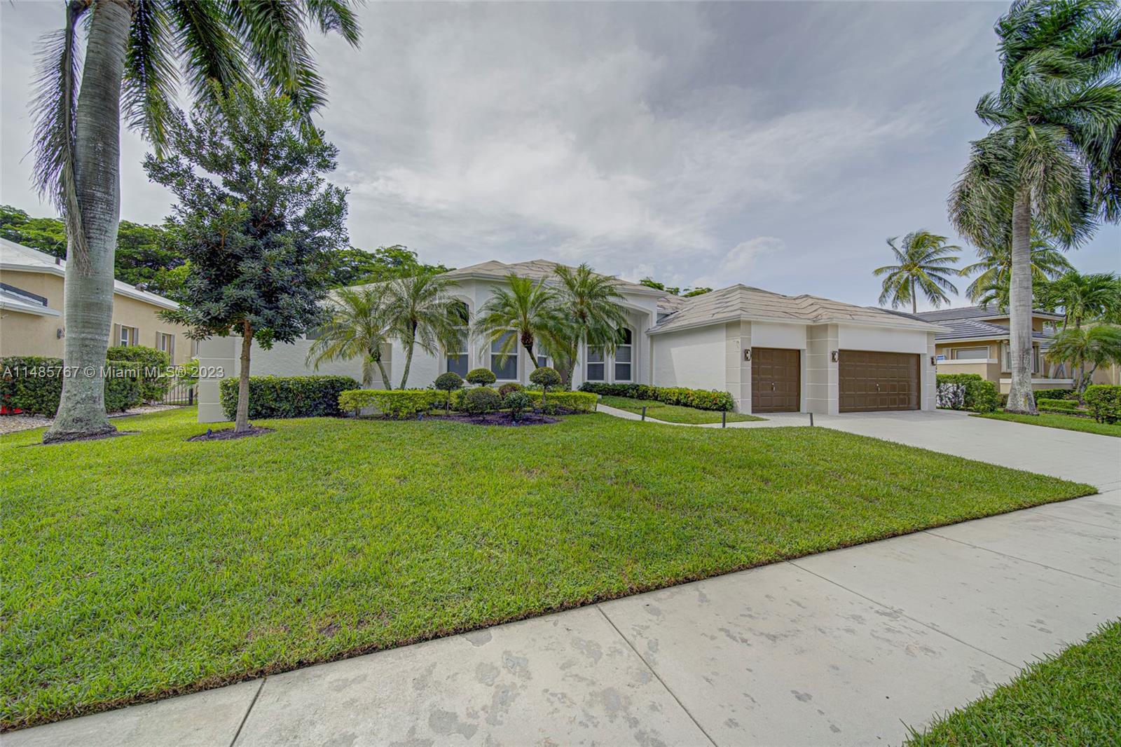 2557 Montclaire Cir, Weston, FL, 33327 United States, 4 Bedrooms Bedrooms, ,3 BathroomsBathrooms,Residential,For Sale,Montclaire Cir,A11485767