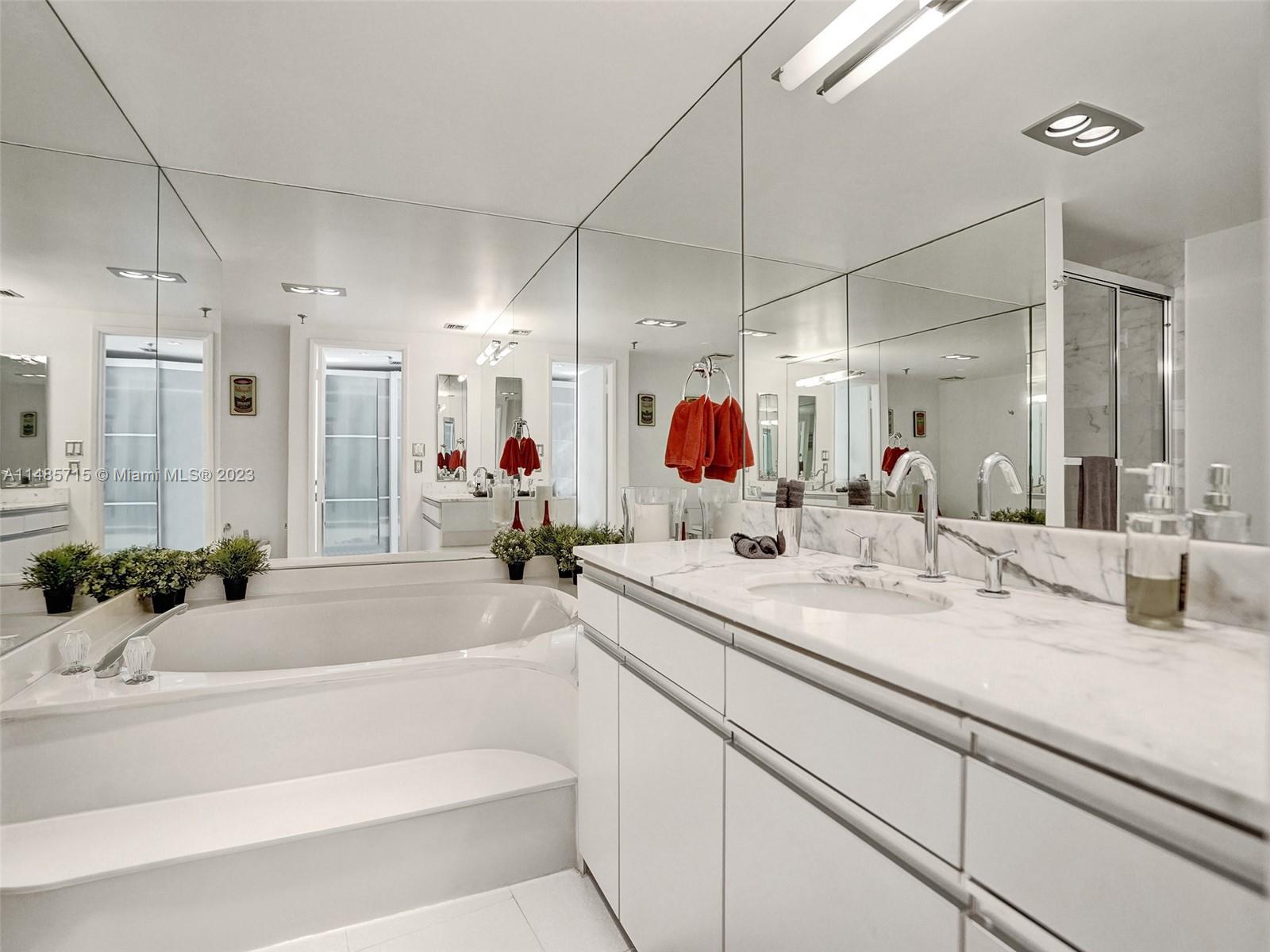 9 Island Ave 1806, Miami Beach, Florida 33139, 2 Bedrooms Bedrooms, ,2 BathroomsBathrooms,Residential,For Sale,9 Island Ave 1806,A11485715