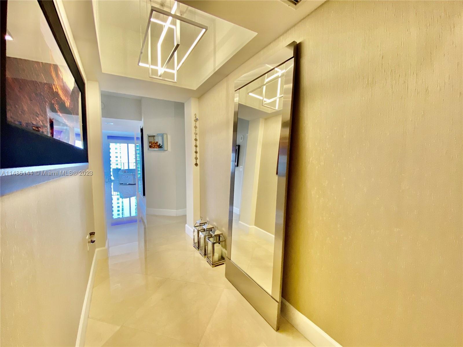 Photo 2 of Turnberry Village So Towe Apt 1220 in Aventura - MLS A11486144