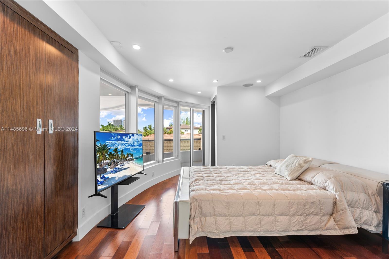 3344 167th St, North Miami Beach, FL, 33160 United States, 6 Bedrooms Bedrooms, ,6 BathroomsBathrooms,Residential,For Sale,167th St,A11485696