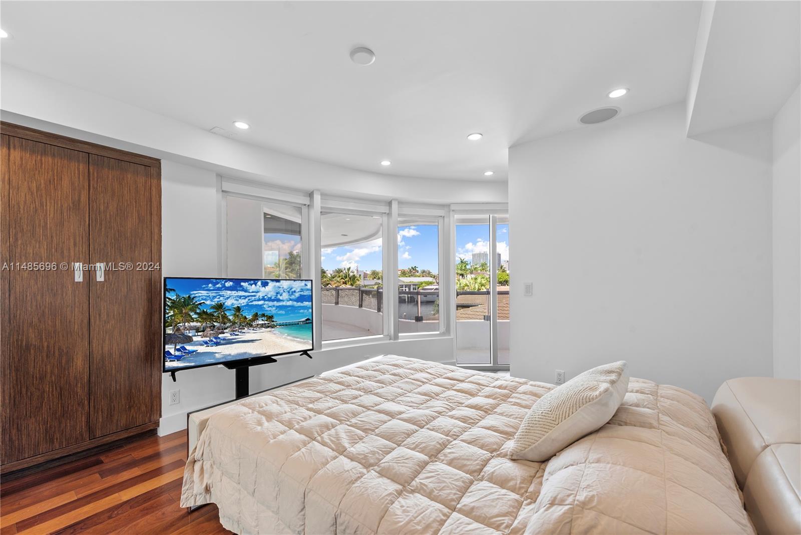 3344 167th St, North Miami Beach, FL, 33160 United States, 6 Bedrooms Bedrooms, ,6 BathroomsBathrooms,Residential,For Sale,167th St,A11485696