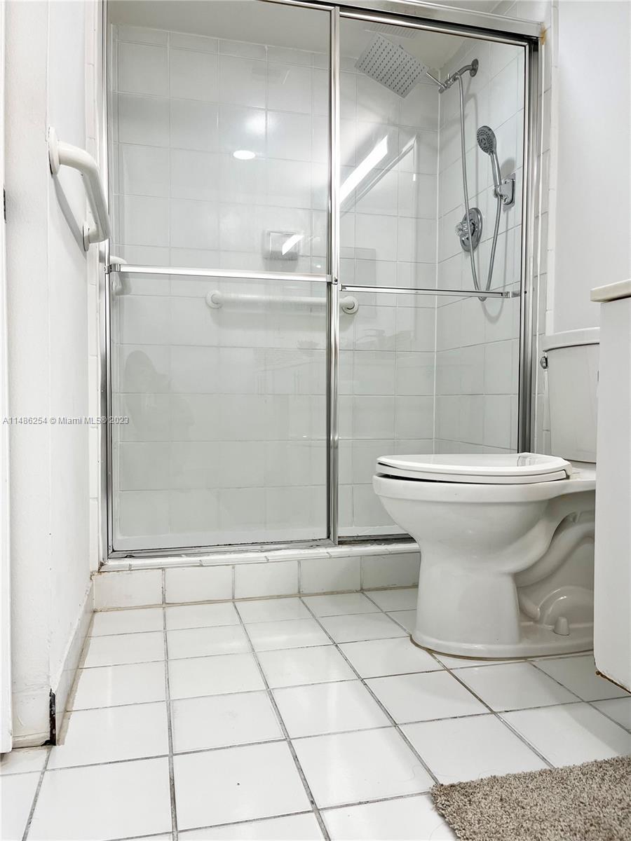 3300 NE 191st St 905, Aventura, Florida 33180, 2 Bedrooms Bedrooms, ,2 BathroomsBathrooms,Residentiallease,For Rent,3300 NE 191st St 905,A11486254