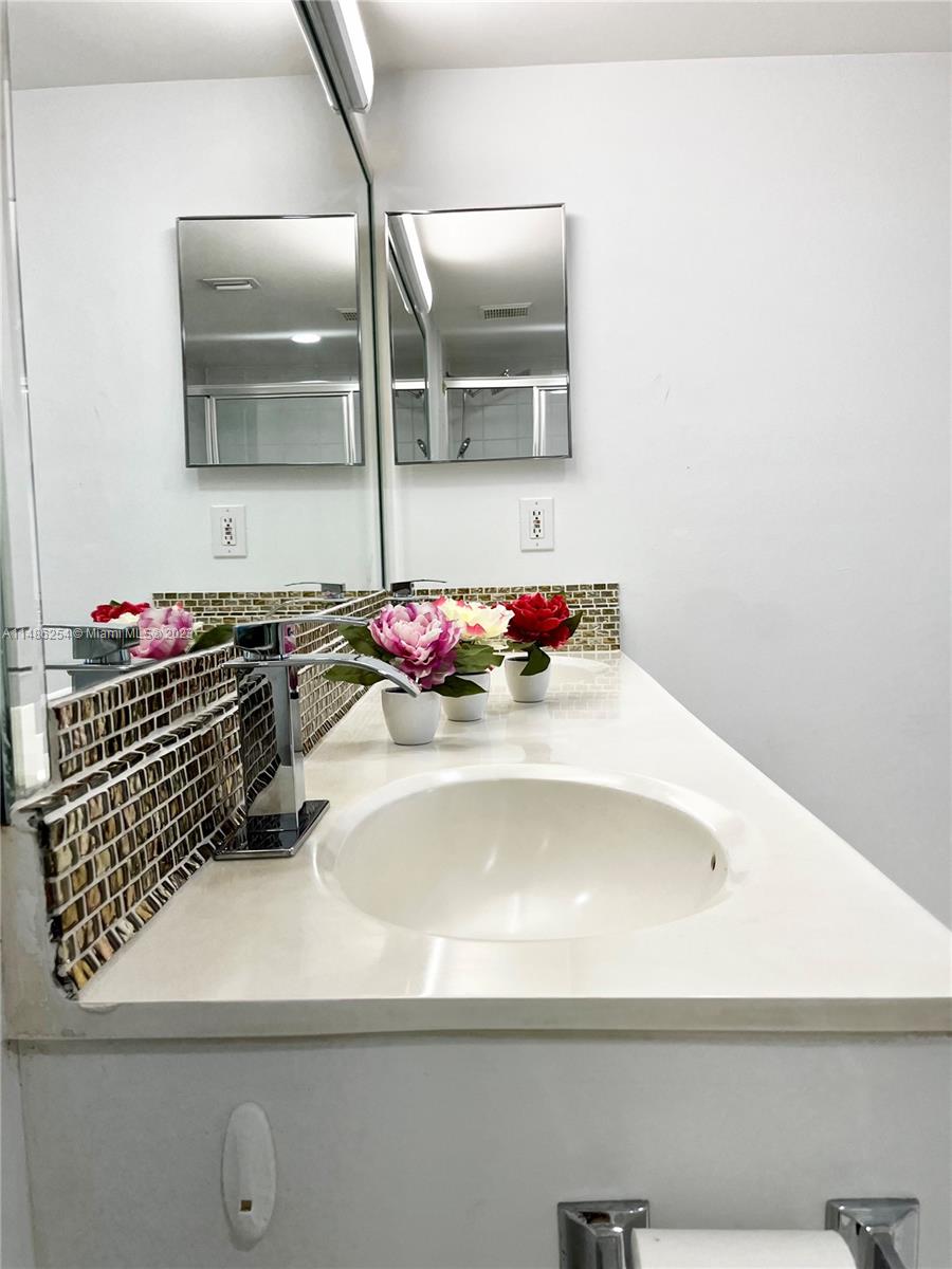 3300 NE 191st St 905, Aventura, Florida 33180, 2 Bedrooms Bedrooms, ,2 BathroomsBathrooms,Residentiallease,For Rent,3300 NE 191st St 905,A11486254