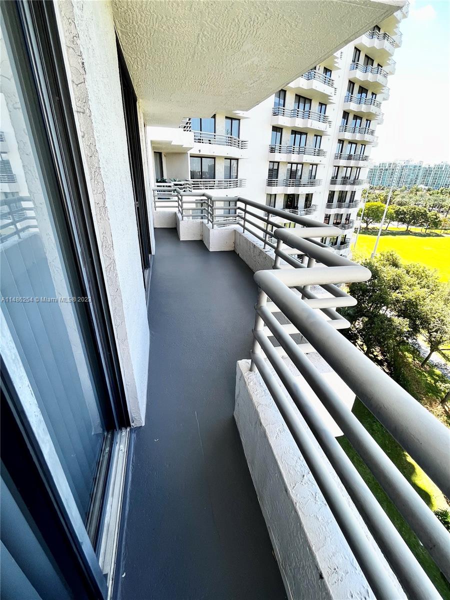 3300 NE 191st St 905, Aventura, Florida 33180, 2 Bedrooms Bedrooms, ,2 BathroomsBathrooms,Residentiallease,For Rent,3300 NE 191st St 905,A11486254