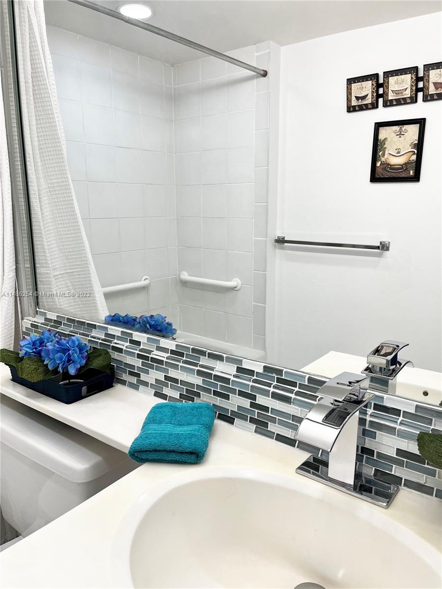 3300 NE 191st St 905, Aventura, Florida 33180, 2 Bedrooms Bedrooms, ,2 BathroomsBathrooms,Residentiallease,For Rent,3300 NE 191st St 905,A11486254