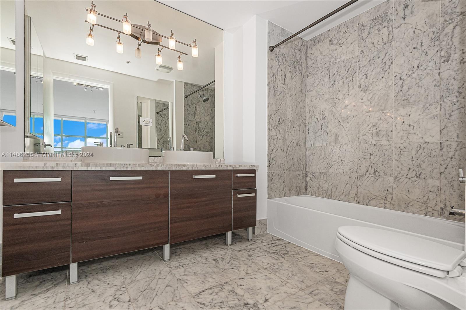 253 NE 2nd St 432, Miami, Florida 33132, 1 Bedroom Bedrooms, ,1 BathroomBathrooms,Residential,For Sale,253 NE 2nd St 432,A11486255