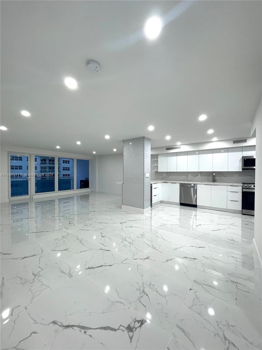 3430 Galt Ocean Dr, Fort Lauderdale, FL, 33308 United States, 2 Bedrooms Bedrooms, ,2 BathroomsBathrooms,Residential,For Sale,Galt Ocean Dr,A11486931