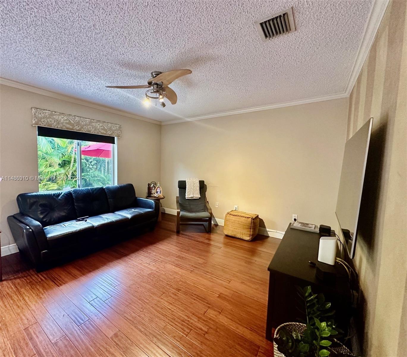 Property is vacant. This gives yo the idea of space.