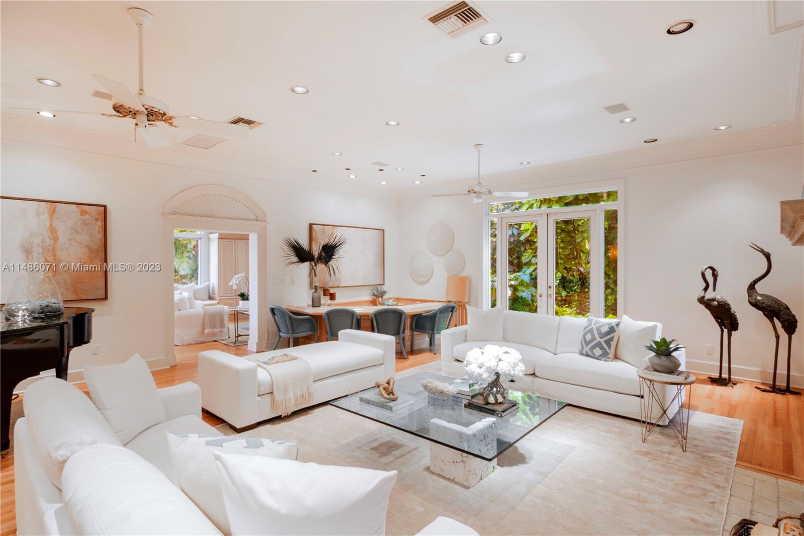 Living​​‌​​​​‌​​‌‌​‌‌​​​‌‌​‌​‌​‌​​​‌​​ Room