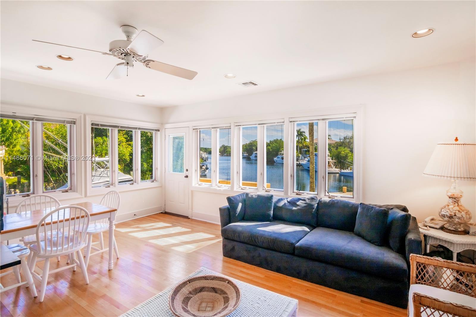 Guest House 1 Bedroom Apartment w/ Full Bath - Upper Level