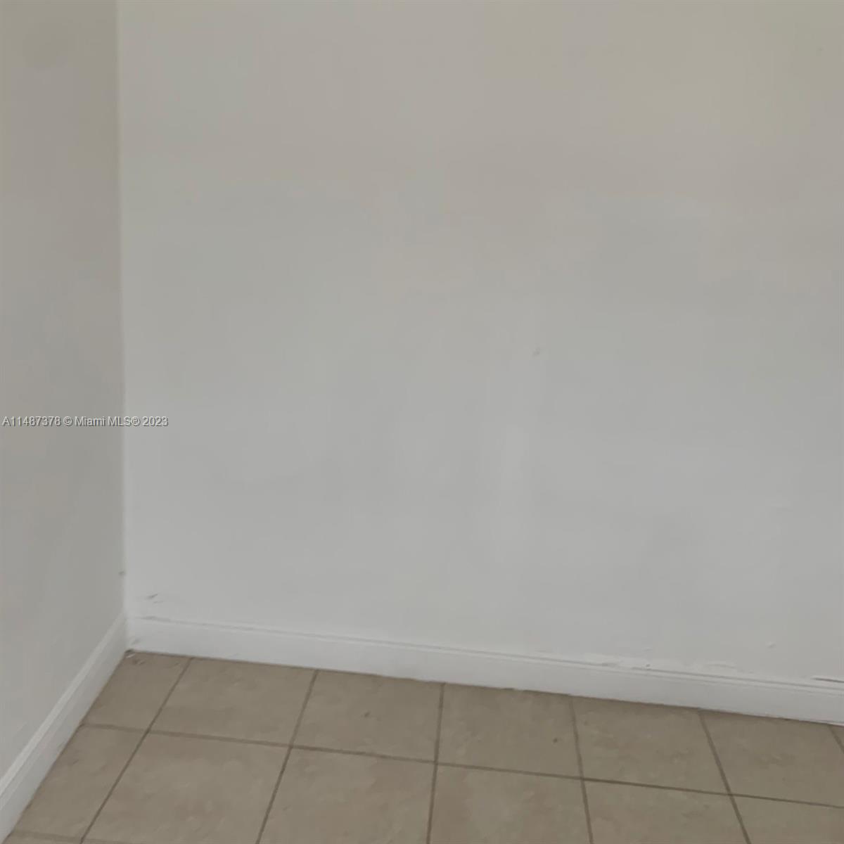 517 NW 1st Ave 1, Hallandale Beach, Florida 33009, 3 Bedrooms Bedrooms, ,1 BathroomBathrooms,Residentiallease,For Rent,517 NW 1st Ave 1,A11487378