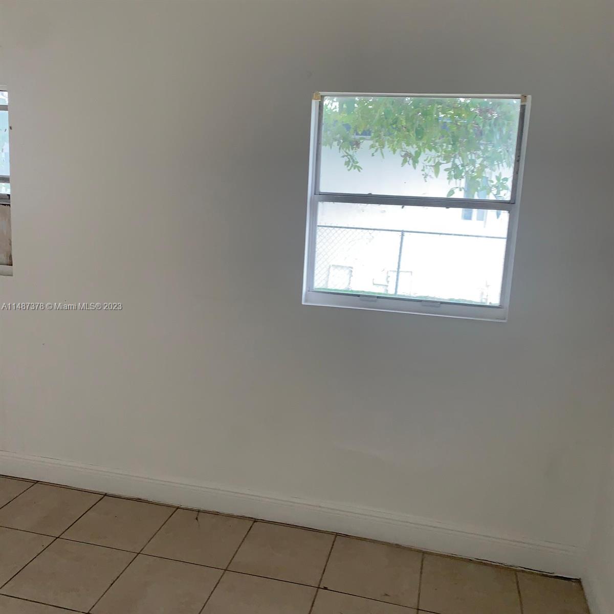 517 NW 1st Ave 1, Hallandale Beach, Florida 33009, 3 Bedrooms Bedrooms, ,1 BathroomBathrooms,Residentiallease,For Rent,517 NW 1st Ave 1,A11487378